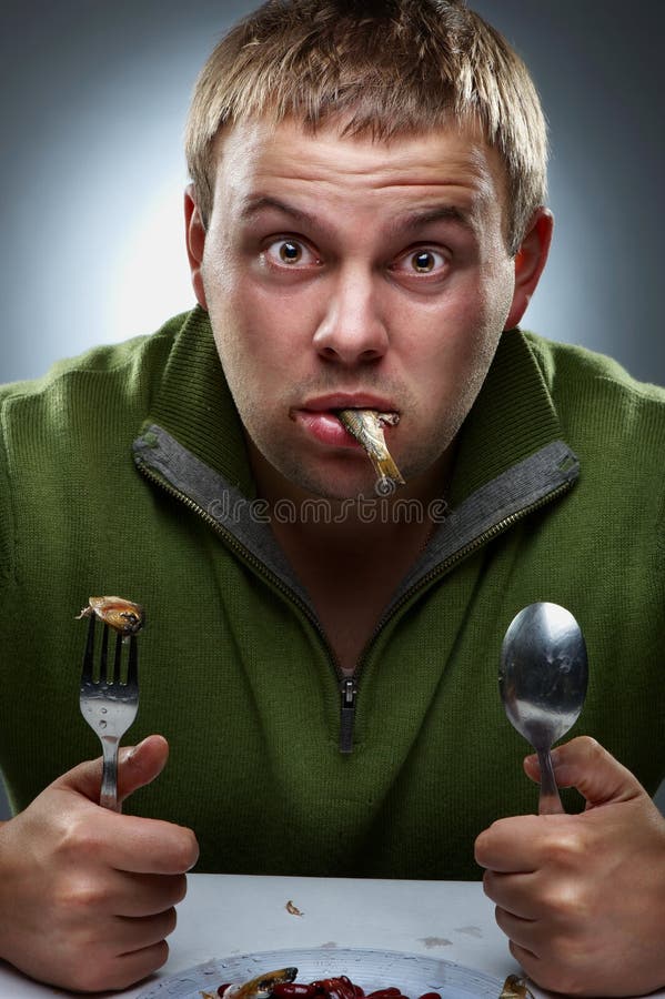Retrato do homem com fome engraçado fotografia de stock royalty free Retrato do homem com fome engraçado fotografia de stock royalty free