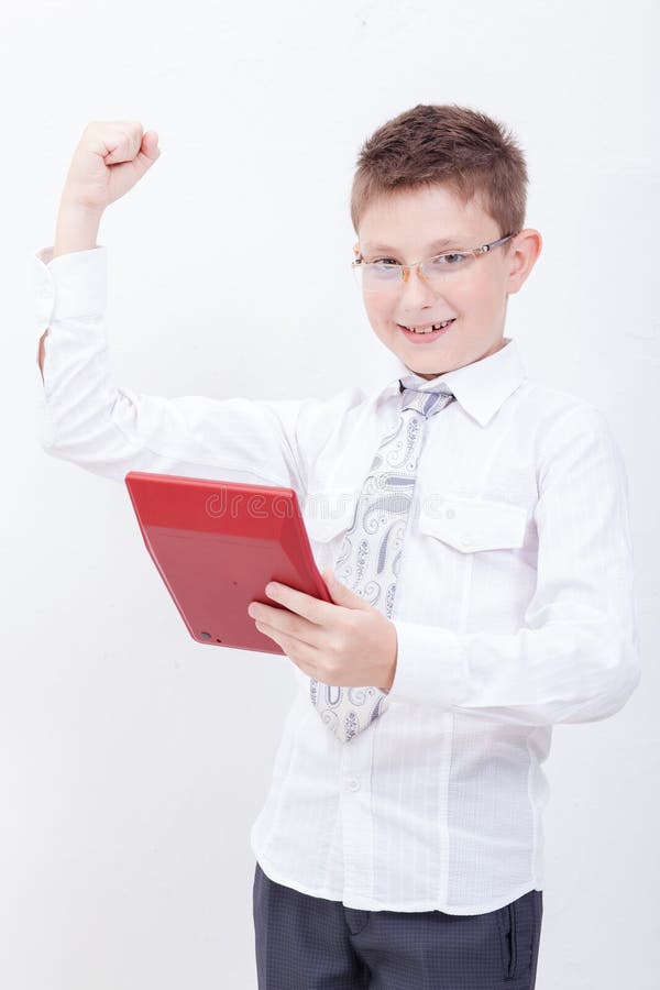 Retrato do menino adolescente com a calculadora no branco foto de stock royalty free