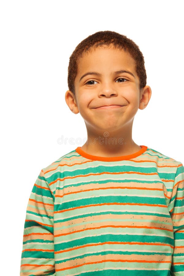 Garoto Negro Fecha Retrato De Sorriso Alegre Em Uma Camisa Azul Com  Suspensórios Brincadeira Afro-americana Nas Crianças Imagem de Stock -  Imagem de preto, afro: 152146495