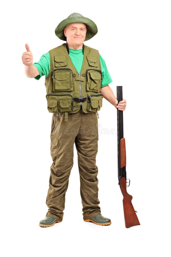 Retrato integral de un cazador que sostiene un rifle y que da un th imágenes de archivo libres de regalías Retrato integral de un cazador que sostiene un rifle y que da un th imágenes de archivo libres de regalías