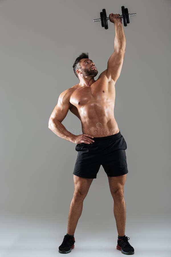 Retrato integral de un culturista masculino descamisado fuerte sano fotos de archivo Retrato integral de un culturista masculino descamisado fuerte sano fotos de archivo