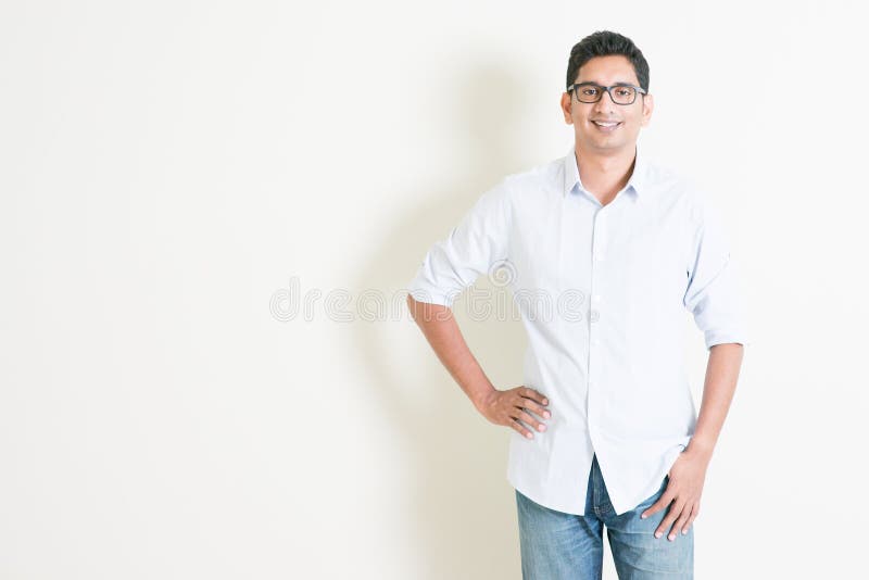 Retrato masculino indio del negocio casual