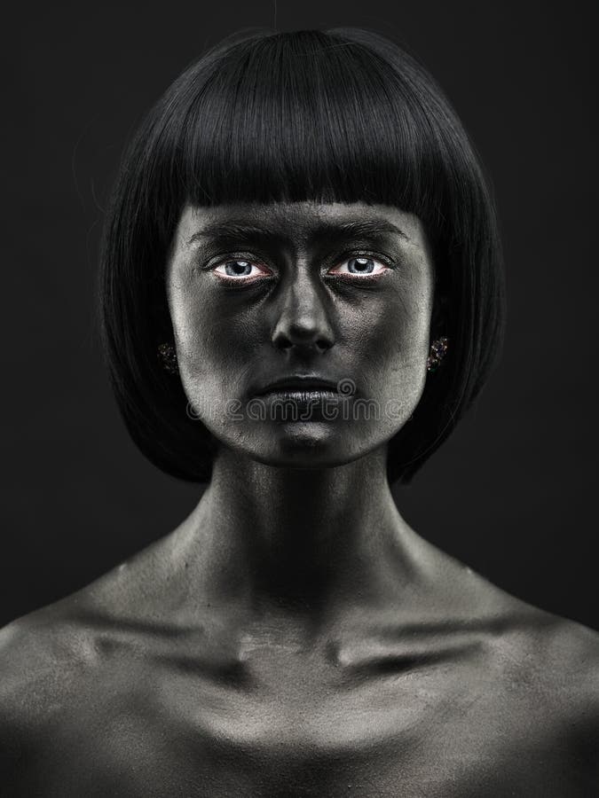 Retrato natural de una muchacha hermosa de piel morena Belleza negra foto de archivo Retrato natural de una muchacha hermosa de piel morena Belleza negra foto de archivo