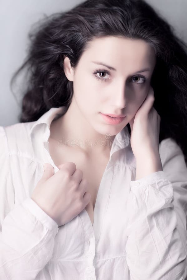 Mujer Joven Con Los Auriculares Grandes Imagen de archivo - Imagen de  auricular, retratos: 7210973