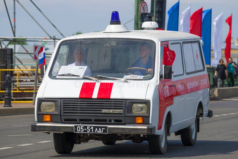 Stara retro karetka. zdjęcie stock. Obraz złożonej z benzyna - 25892534