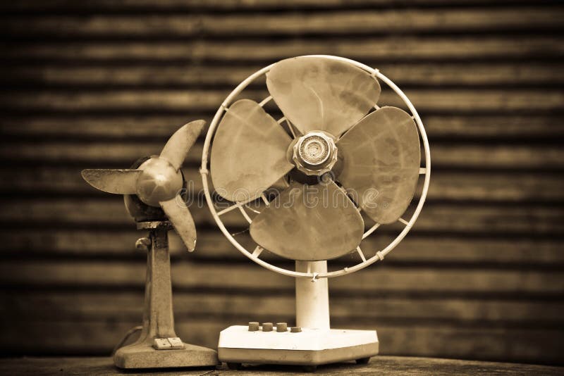 Old fans. Старинный вентилятор. Древний вентилятор. Древние вентиляторы. Антикварный вентилятор.