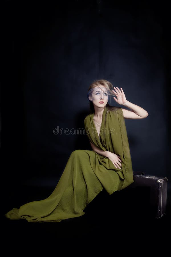 Retro ritratto di bella giovane donna immagine stock libera da diritti Retro ritratto di bella giovane donna immagine stock libera da diritti