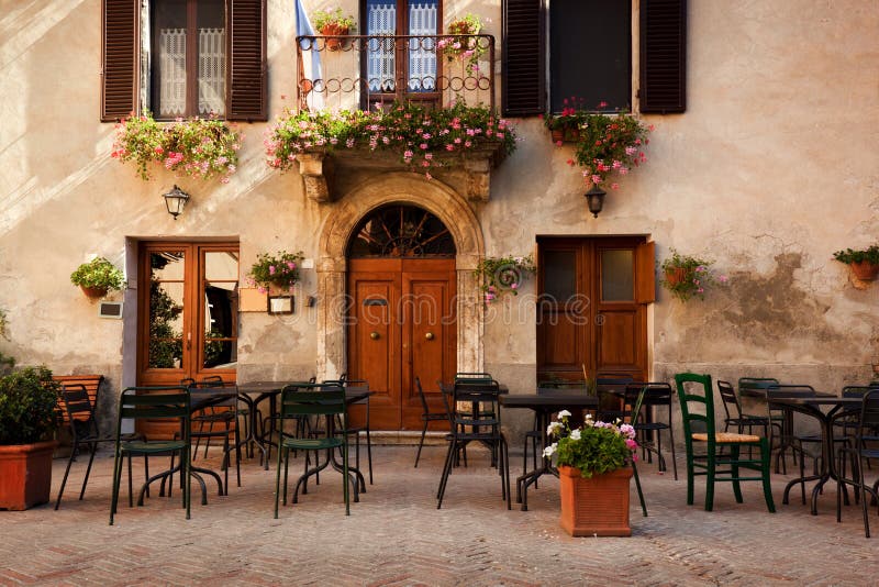 Un restaurante, cafetería en pequeno italiano.