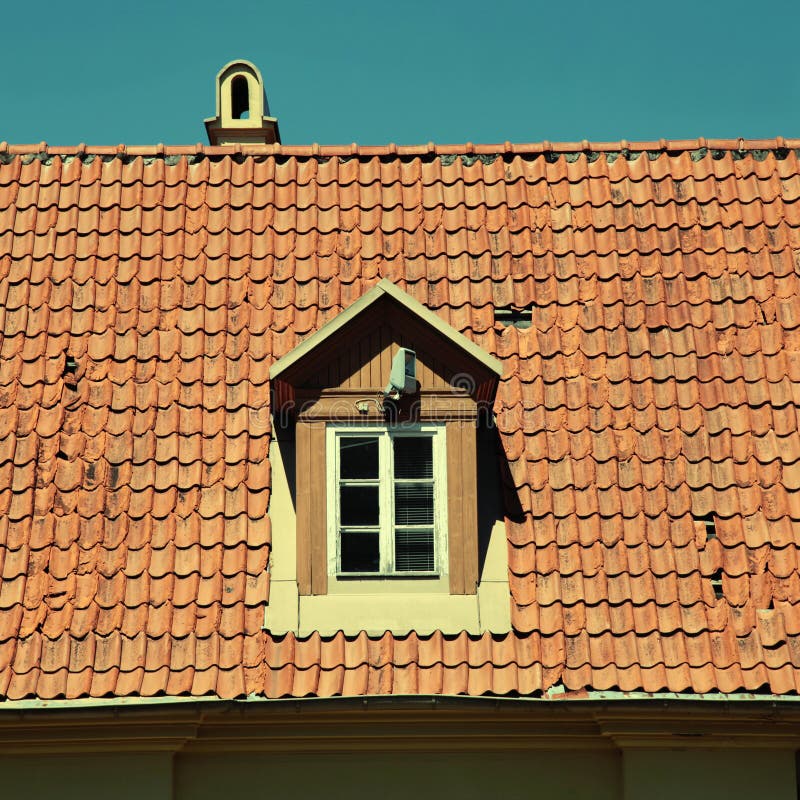 Retro rood tegeldak van oud huis stock foto's Retro rood tegeldak van oud huis stock foto's