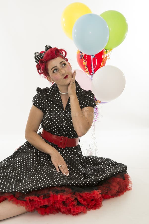 Retro vrouw pin-up stijl met ballon stock afbeelding