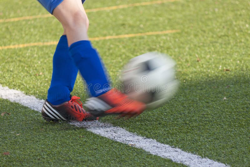 Jogador E Goleiros De Futebol Durante O Tiroteio Da Pena Imagem de