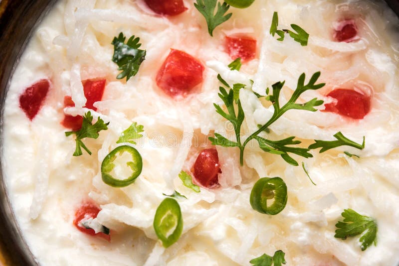 Rettich Raita/daikon Oder Mooli Koshimbir/Salat Stockfoto - Bild von ... Rettich Raita/daikon Oder Mooli Koshimbir/Salat Stockfoto - Bild von ...