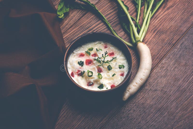 Rettich Raita/daikon Oder Mooli Koshimbir/Salat Stockbild - Bild von ... Rettich Raita/daikon Oder Mooli Koshimbir/Salat Stockbild - Bild von ...