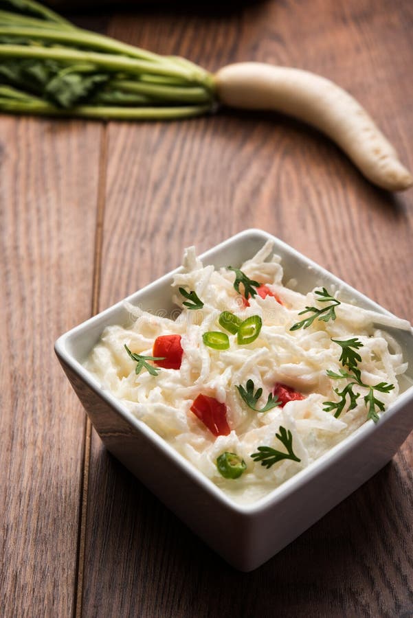 Rettich Raita/daikon Oder Mooli Koshimbir/Salat Stockbild - Bild von ... Rettich Raita/daikon Oder Mooli Koshimbir/Salat Stockbild - Bild von ...