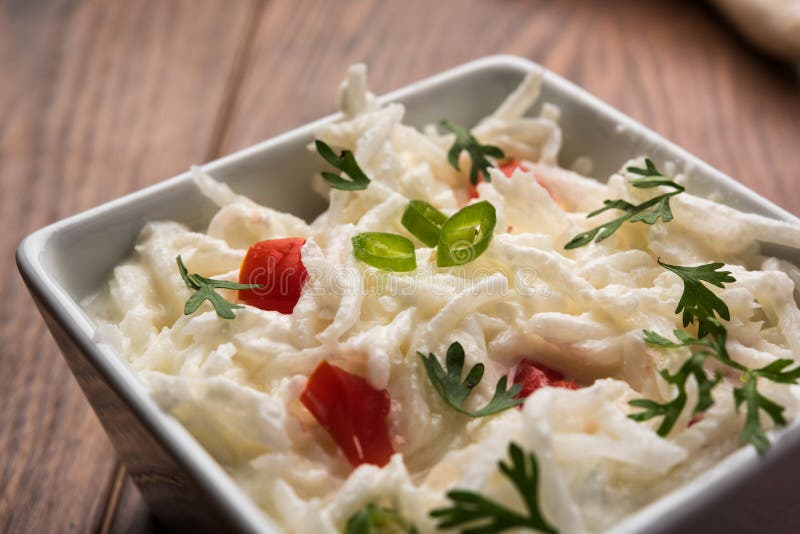 Rettich Raita/daikon Oder Mooli Koshimbir/Salat Stockbild - Bild von ... Rettich Raita/daikon Oder Mooli Koshimbir/Salat Stockbild - Bild von ...