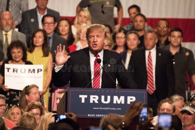 Reunião da campanha presidencial de Donald Trump primeira em Phoenix imagem de stock Reunião da campanha presidencial de Donald Trump primeira em Phoenix imagem de stock