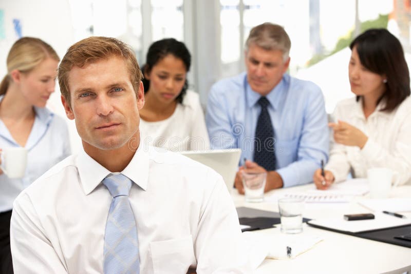 Reunião do escritório do recrutamento imagens de stock royalty free Reunião do escritório do recrutamento imagens de stock royalty free