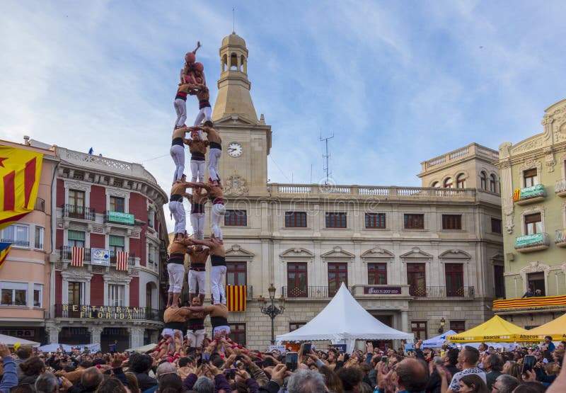 REUS, SPANJE - APRIL 23, 2017: Castellsprestaties stock fotografie REUS, SPANJE - APRIL 23, 2017: Castellsprestaties stock fotografie