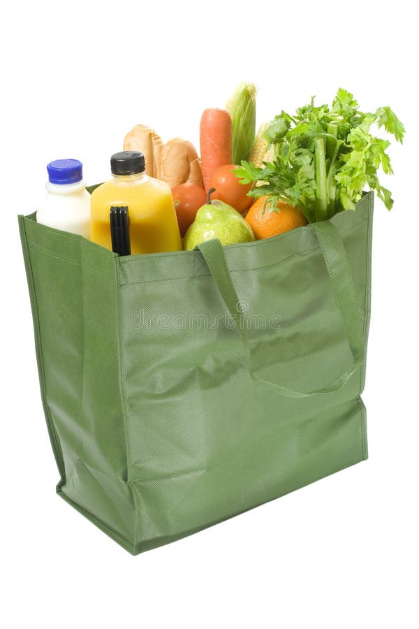 Riutilizzabili shopping bag piena di generi alimentari isolato su sfondo bianco.