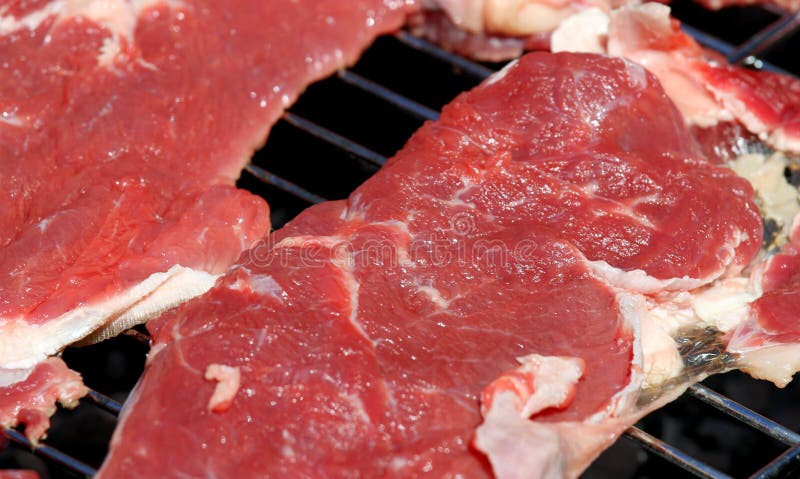 Reuzerundvleeslapje vlees door BBQ 12 te roosteren