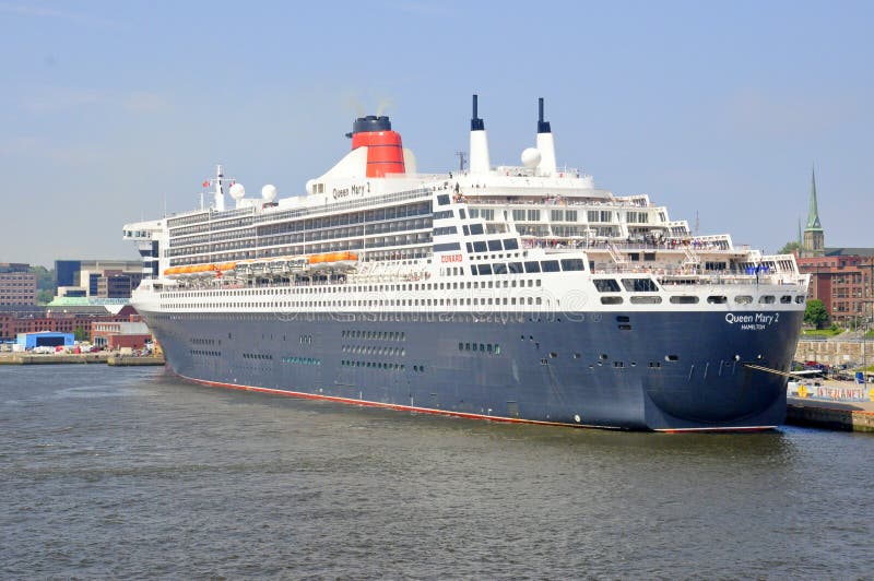 Revestimiento marino de Queen Mary 2 en StJohn, Canadá foto de archivo libre de regalías Revestimiento marino de Queen Mary 2 en StJohn, Canadá foto de archivo libre de regalías