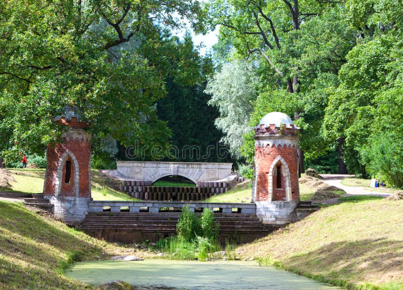 Rewolucjonistki kaskada Catherine 24 km imperiału park szlachetności Petersburgu centrum pobyt rodzinny poprzedniego rosyjskiego zdjęcie royalty free Rewolucjonistki kaskada Catherine 24 km imperiału park szlachetności Petersburgu centrum pobyt rodzinny poprzedniego rosyjskiego zdjęcie royalty free