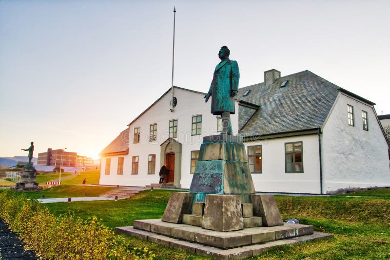 REYKJAVIK, ICELAND/OCTOBER 31.2017: De bouw van het Parlement royalty-vrije stock fotografie REYKJAVIK, ICELAND/OCTOBER 31.2017: De bouw van het Parlement royalty-vrije stock fotografie