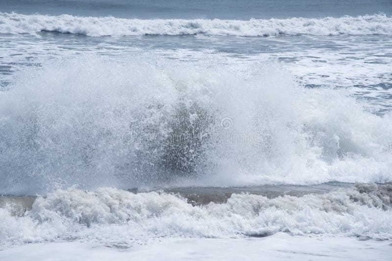 Rhythm of Ocean waves stock photo. Image of ocean, pattern - 102871562