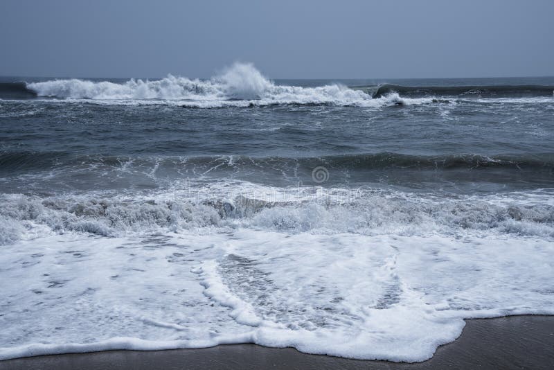 Rhythm of Ocean waves stock photo. Image of ocean, pattern - 102871562