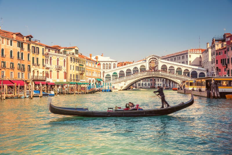 Rialto Brücke in Venedig stockbilder Rialto Brücke in Venedig stockbilder