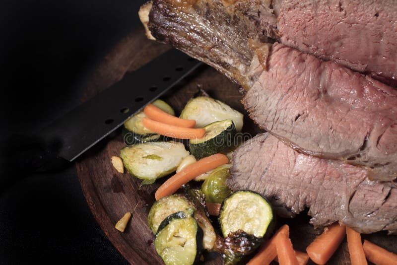 Rib Eye Roast Principal Cru Com RUB Da Salsa E Do Sal Foto de Stock