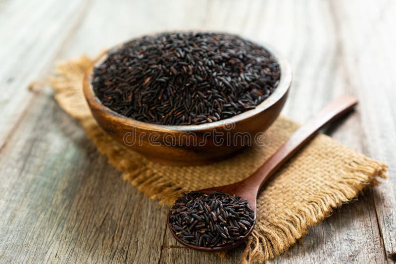 Rice berry in wooden bowl with spoon royalty free stock image Rice berry in wooden bowl with spoon royalty free stock image