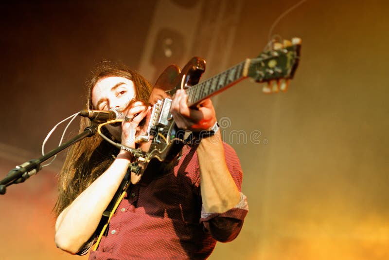 Richie James Follin, Sänger und Gitarrist der Schutzband, führt an Ton Heinekens Primavera durch stockfoto Richie James Follin, Sänger und Gitarrist der Schutzband, führt an Ton Heinekens Primavera durch stockfoto