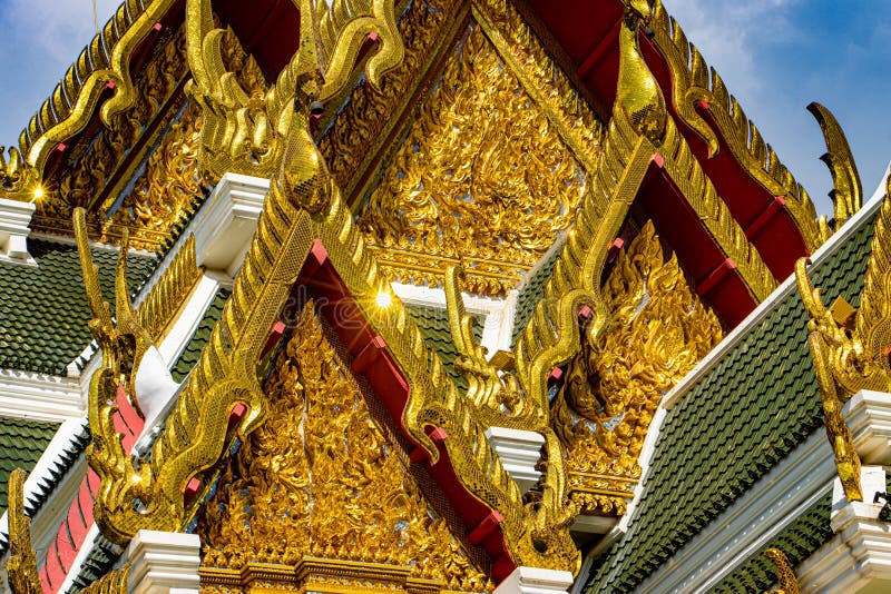 Richly decorated roof of the Buddhist temple.