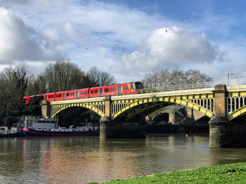 A train across the Richmond bridge stock photography A train across the Richmond bridge stock photography