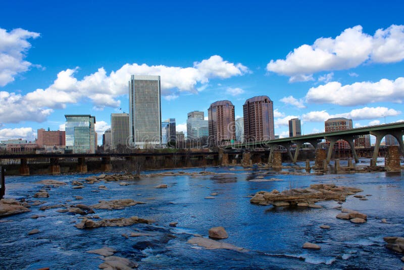 Richmond Virginia Skyline Summer James River fotografie stock Richmond Virginia Skyline Summer James River fotografie stock
