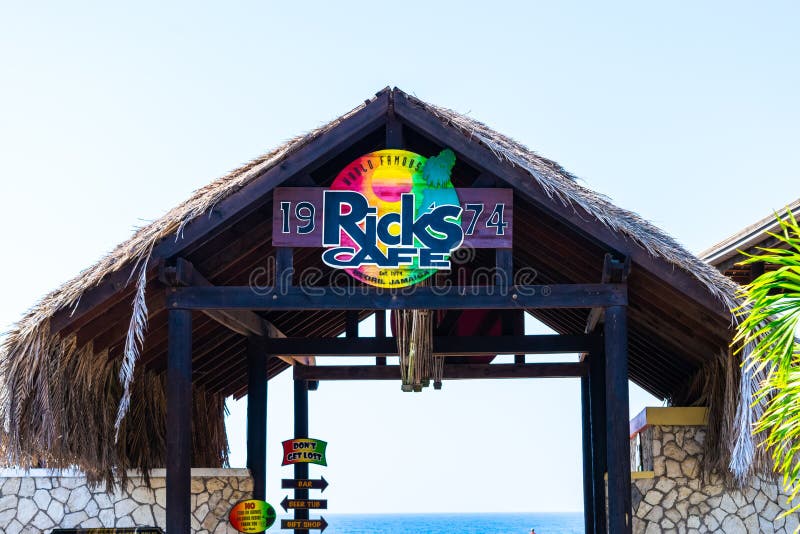 Ricks咖啡馆、一家著名娱乐酒吧和餐馆伦敦西区内格里尔峭壁的在威斯特摩兰，牙买加 免版税库存照片