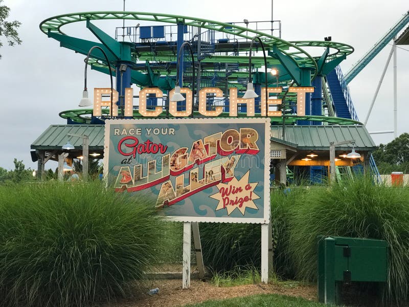 Ricochet-Fahrt bei Carowinds in Charlotte, North Carolina stockfotografie Ricochet-Fahrt bei Carowinds in Charlotte, North Carolina stockfotografie
