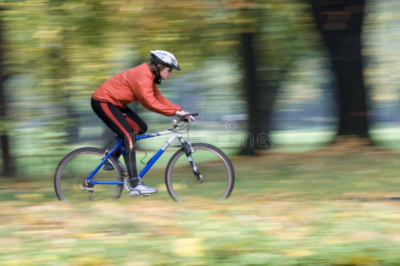 riding bike осени стоковая фотография riding bike осени стоковая фотография