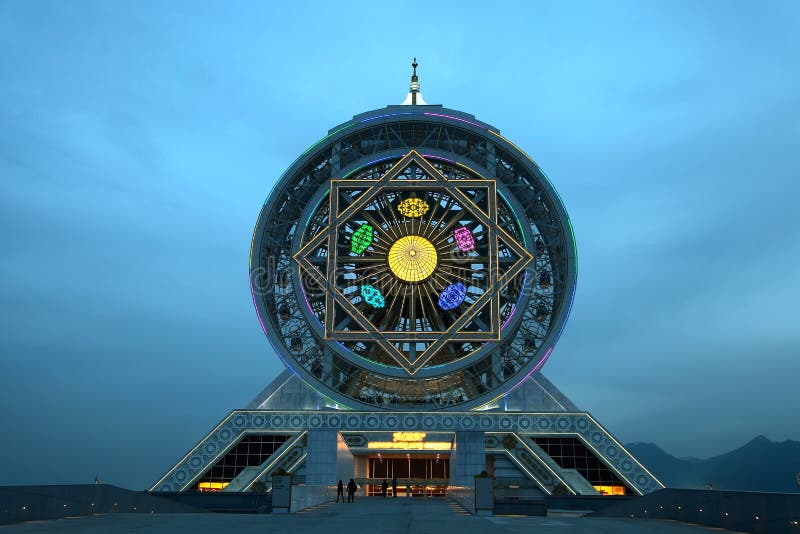 Riesenrad auf einem Himmel als Hintergrund, Turkmenistan. stockfotos Riesenrad auf einem Himmel als Hintergrund, Turkmenistan. stockfotos