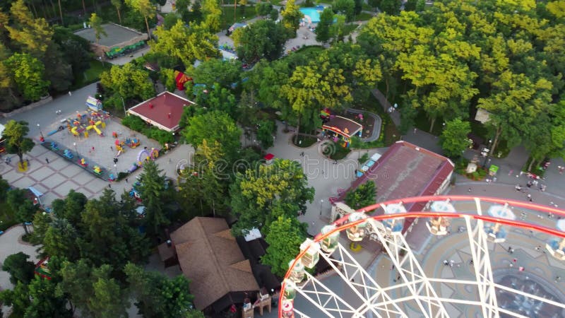 Riesenrad im zentralen Stadtpark Luftkharkiv