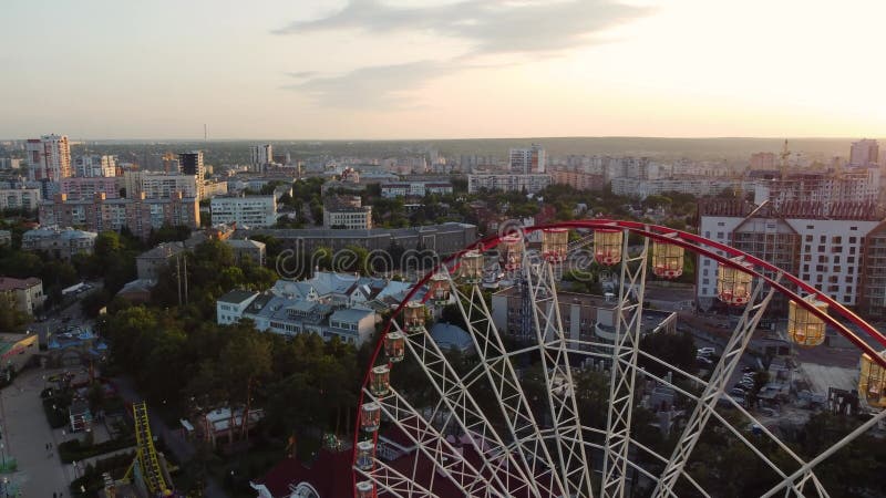 Riesenrad im zentralen Stadtpark Luftkharkiv