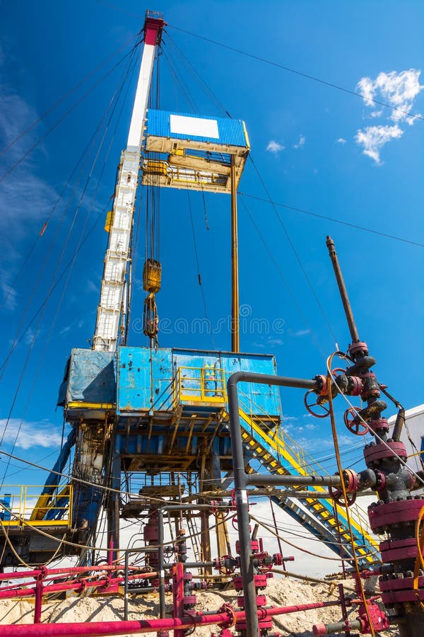 Rig for Drilling Oil and Gas Wells Stock Image Image of crane, field