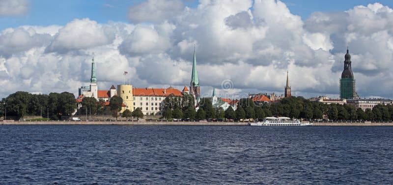 Riga, Latvia. Vista da cidade velha imagem de stock Riga, Latvia. Vista da cidade velha imagem de stock