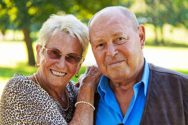 Rijp paar in liefde hogere portretten. royalty-vrije stock foto Rijp paar in liefde hogere portretten. royalty-vrije stock foto