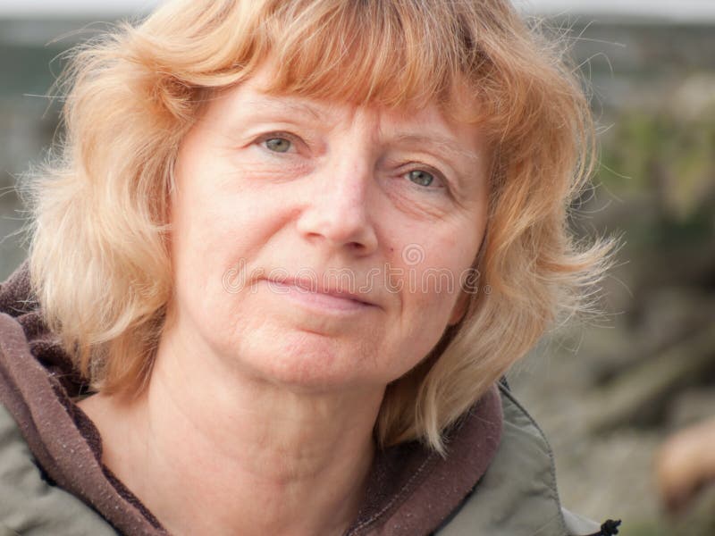 Rijpe Vrouw die 2 glimlacht stock foto Rijpe Vrouw die 2 glimlacht stock foto