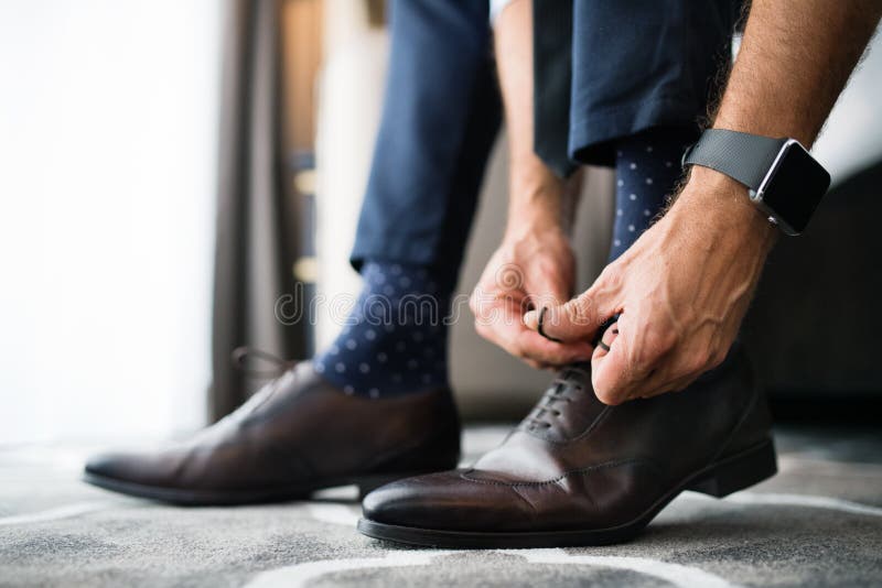 Rijpe zakenman in een hotelruimte royalty-vrije stock afbeelding Rijpe zakenman in een hotelruimte royalty-vrije stock afbeelding