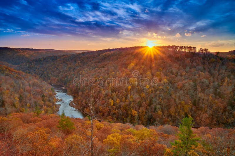 Rim Overlook do leste - rio nacional grande de South Fork e área de recreação, TN foto de stock Rim Overlook do leste - rio nacional grande de South Fork e área de recreação, TN foto de stock
