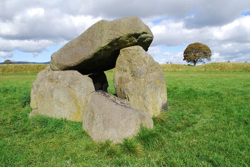 This monument is composed of a circular enclosure, surrounded with an earthwork bank with five entrances and a neolithic passage grave off-centre. It is situated in Belfast, Northern Ireland. This monument is composed of a circular enclosure, surrounded with an earthwork bank with five entrances and a neolithic passage grave off-centre. It is situated in Belfast, Northern Ireland.