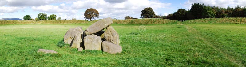 This monument is composed of a circular enclosure, surrounded with an earthwork bank with five entrances and a neolithic passage grave off-centre. It is situated in Belfast, Northern Ireland. This monument is composed of a circular enclosure, surrounded with an earthwork bank with five entrances and a neolithic passage grave off-centre. It is situated in Belfast, Northern Ireland.